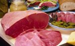 Польша предлагает Украине снять запрет на ввоз польского мяса